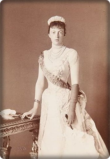 Queen Alexandrine Fringe1 - Anastázie Michajlovna